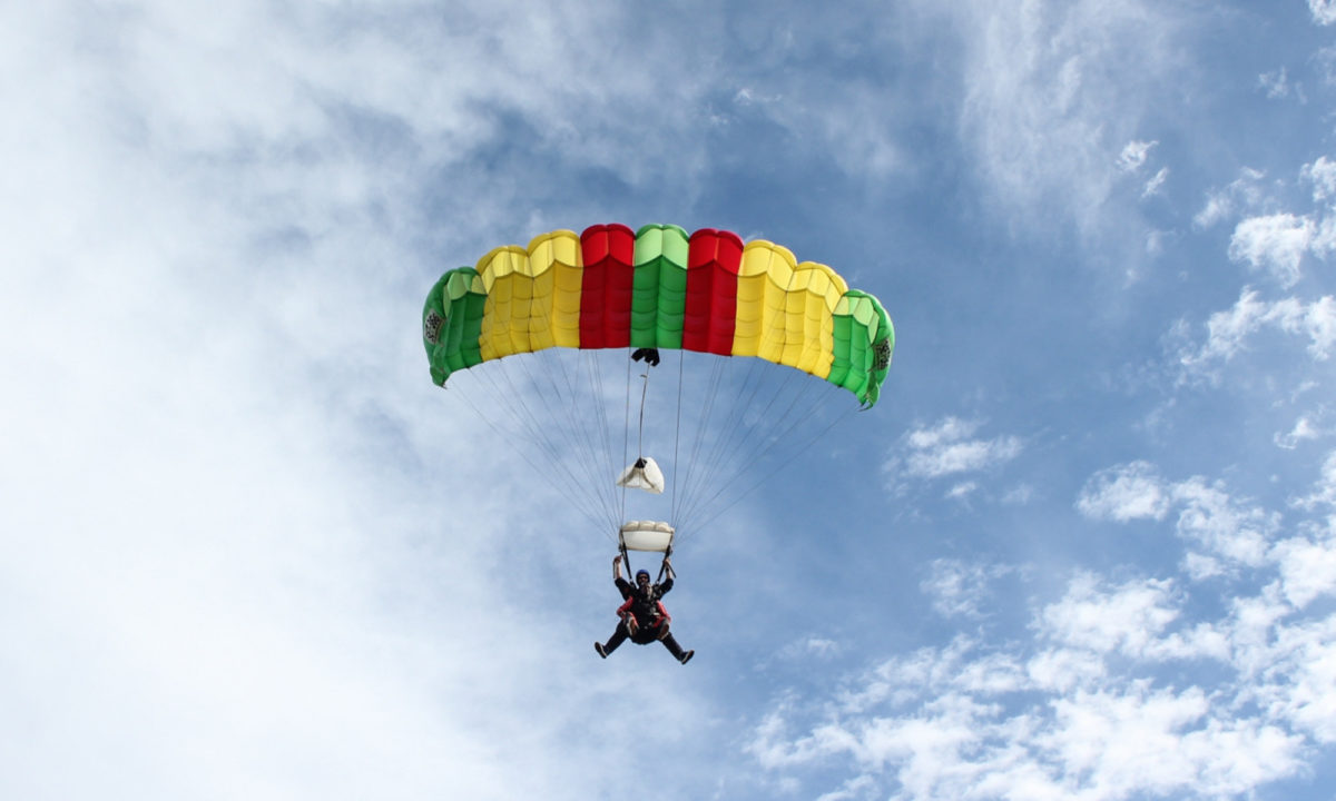 parachute canopy skydiving