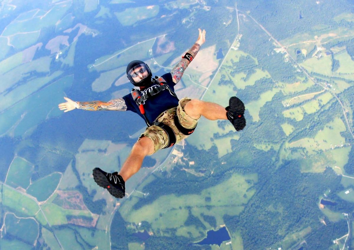 how fast is skydiving