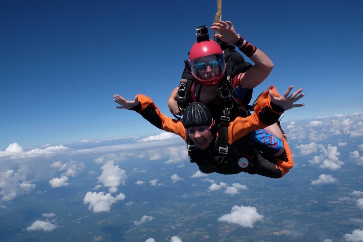 what is tandem skydiving