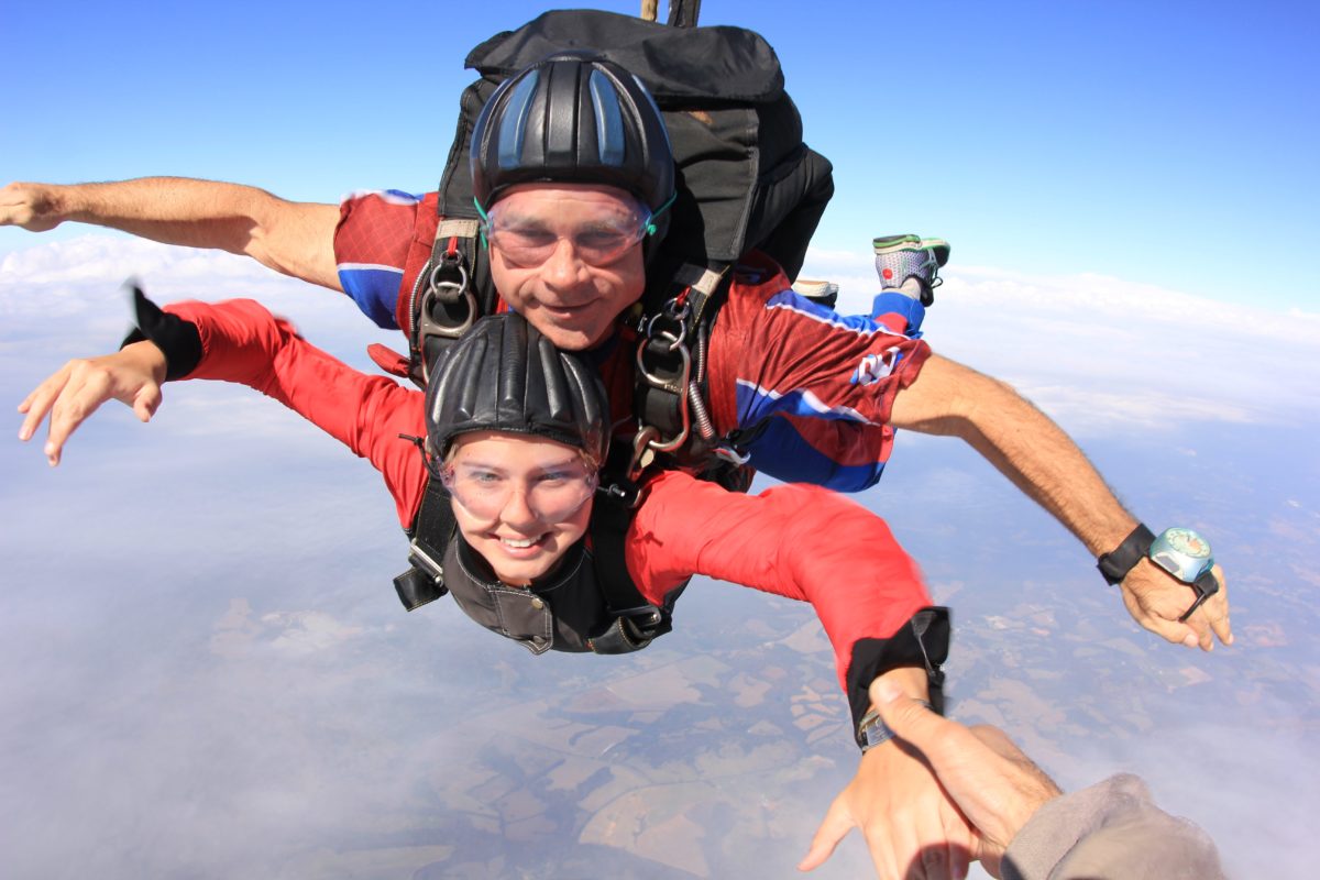 things to know before going tandem skydiving